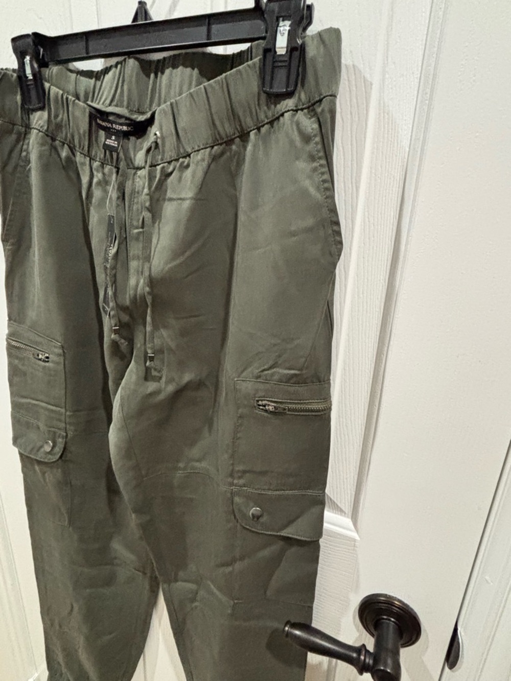 NWT Banana Republic Women’s Olive Green Cargo Jogger  - Casual Utility Style - Picture 4 of 9